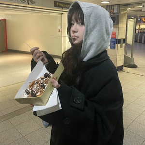 巨大乳房挤奶护士
