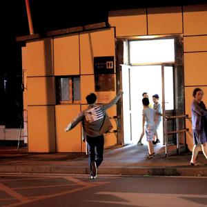 巨大乳房挤奶护士
